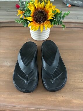 CROCS Black Women's Comfortable Flip Flop Sandals